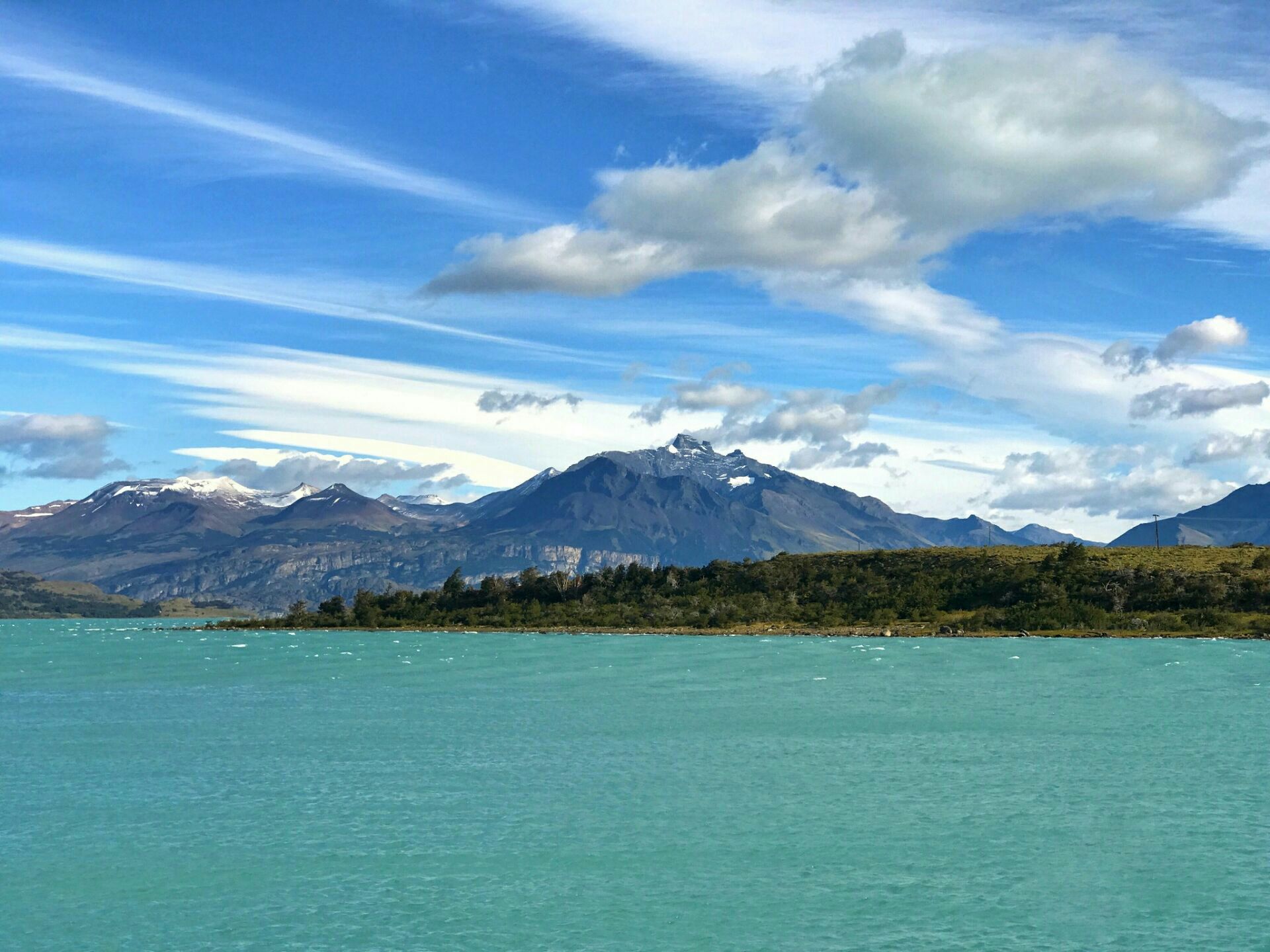 【携程攻略】阿根廷湖县阿根廷湖景点 圣克鲁斯省的阿根廷湖是一处高原湖泊，这里的面积非常的大，蓝色的湖…
