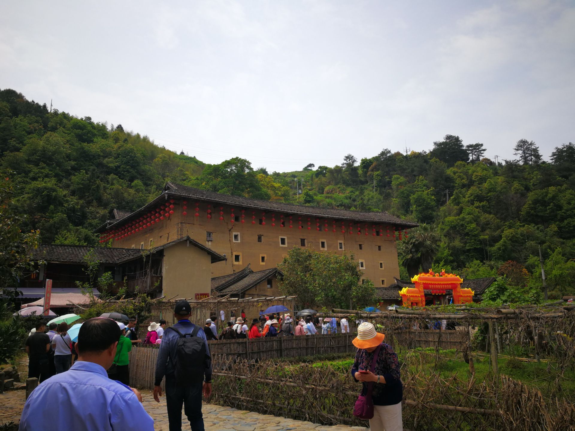 雲水謠古鎮和南靖客家土樓景點,門票85元,自然的山水小橋,鵝卵石鋪就