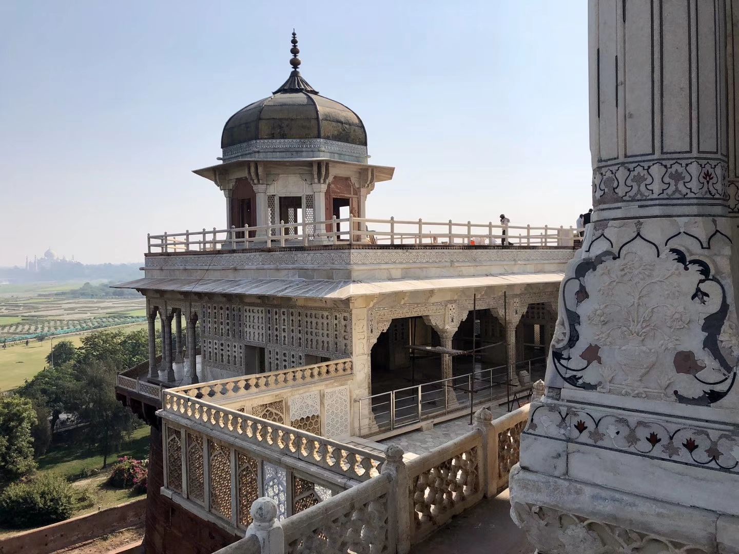 印度阿格拉古堡,位于阿格拉亚穆纳河畔的小山丘上始建于1573年
