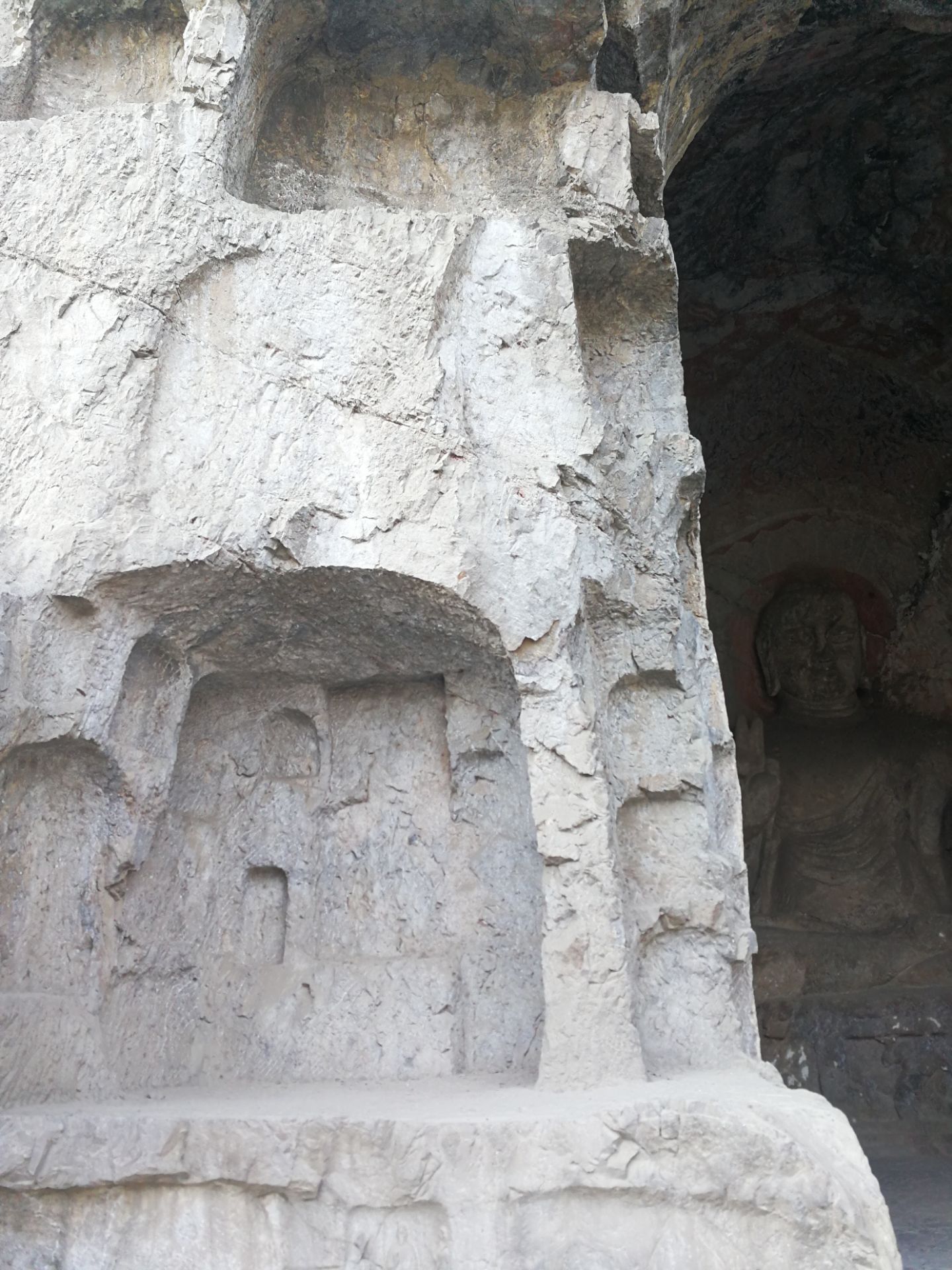 【携程攻略】龙门石窟宾阳洞景点,宾阳中洞为北魏建造,历时24年,后因