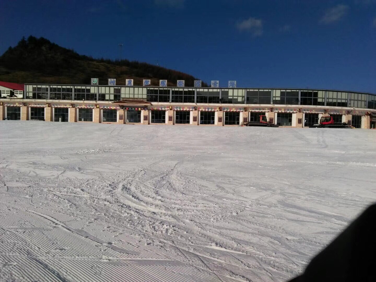 滑雪季启幕！神农架国际滑雪场今日开板首滑！_旅游_游客_冰雪