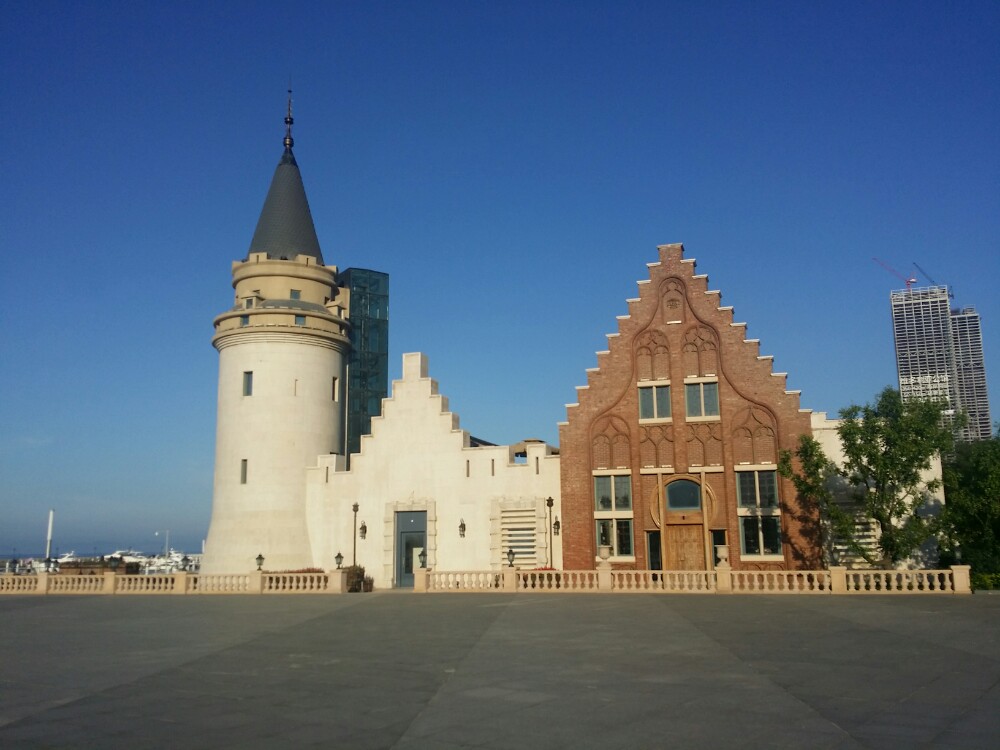 【携程攻略】大连东港音乐喷泉广场景点,应该还没完全建好,所以人不多