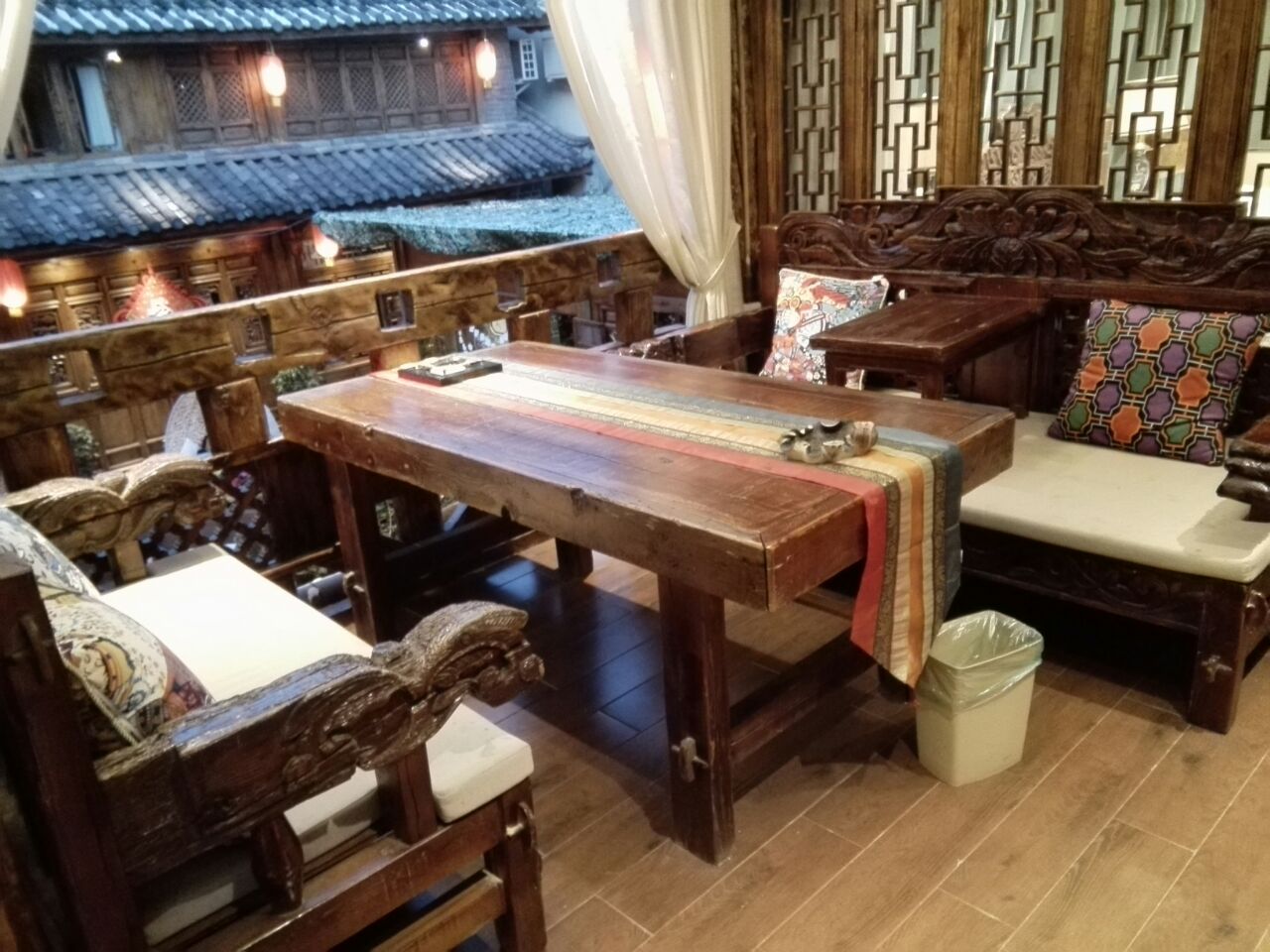 古道博物馆景点,一路还算顺利,入驻的驿花雨客栈位于束河古镇北门边上