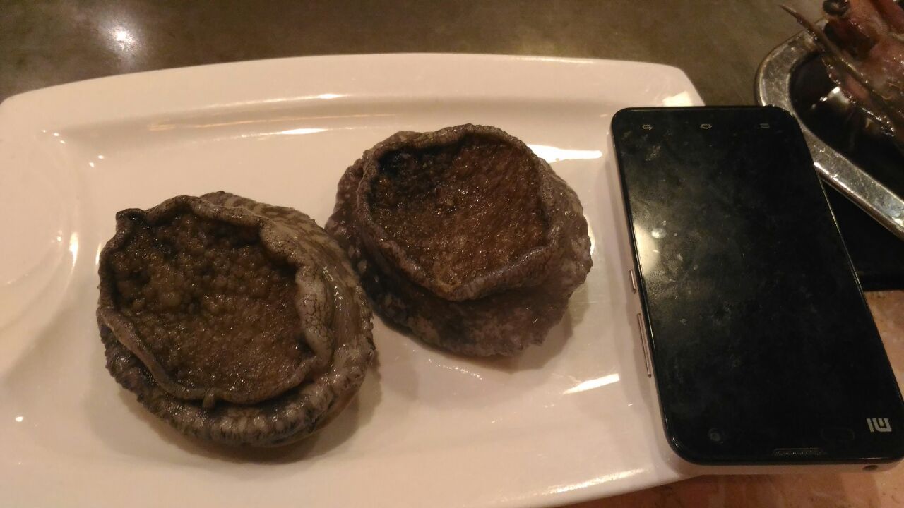 所有身体问题,吃了再说,鲍鱼有弹性,用鲍鱼肠切碎加葱花当配菜一瞥栽