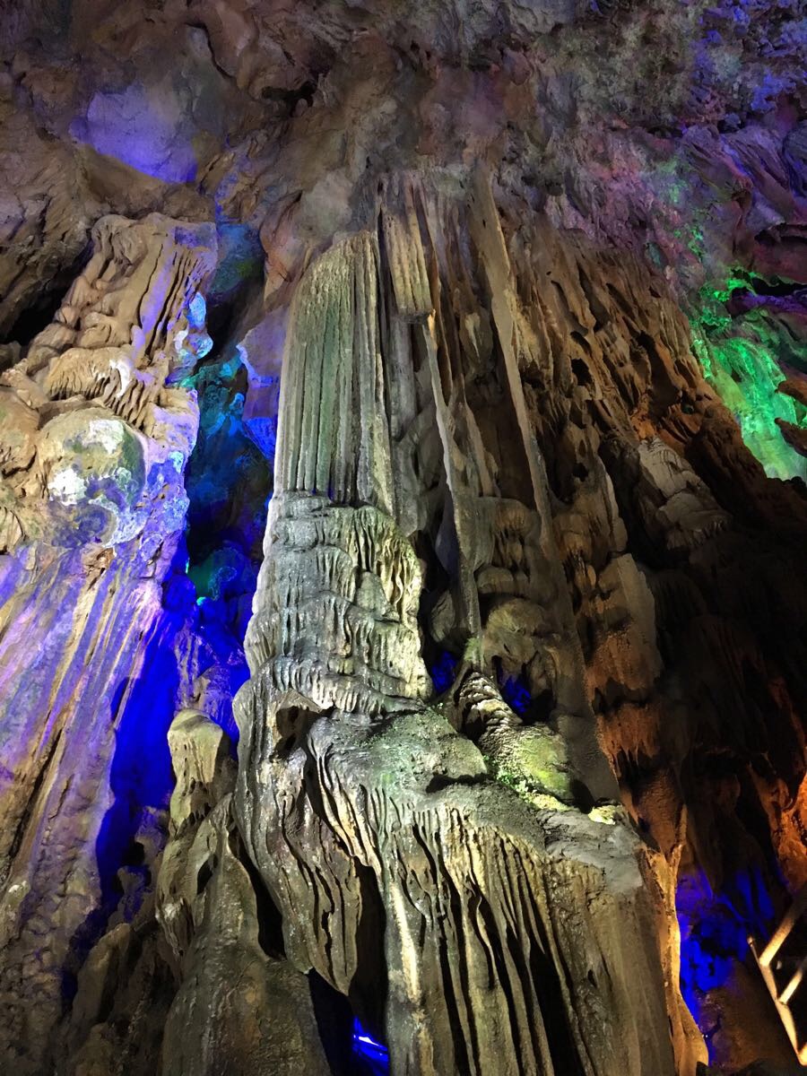 天鹅洞群风景区图片