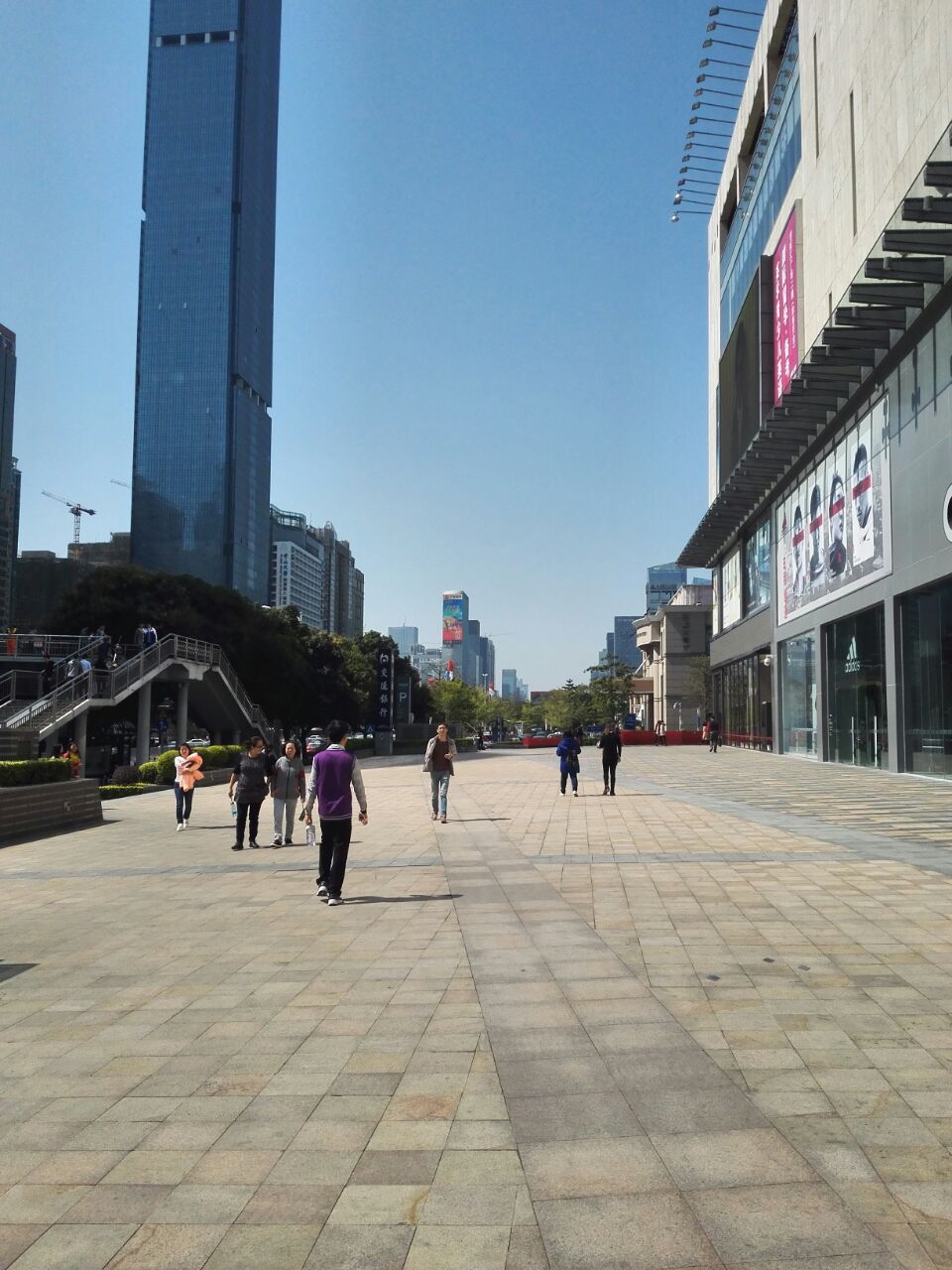 2023华强北路游玩攻略,华强北路是深圳最为有名的商.【去哪儿攻略】