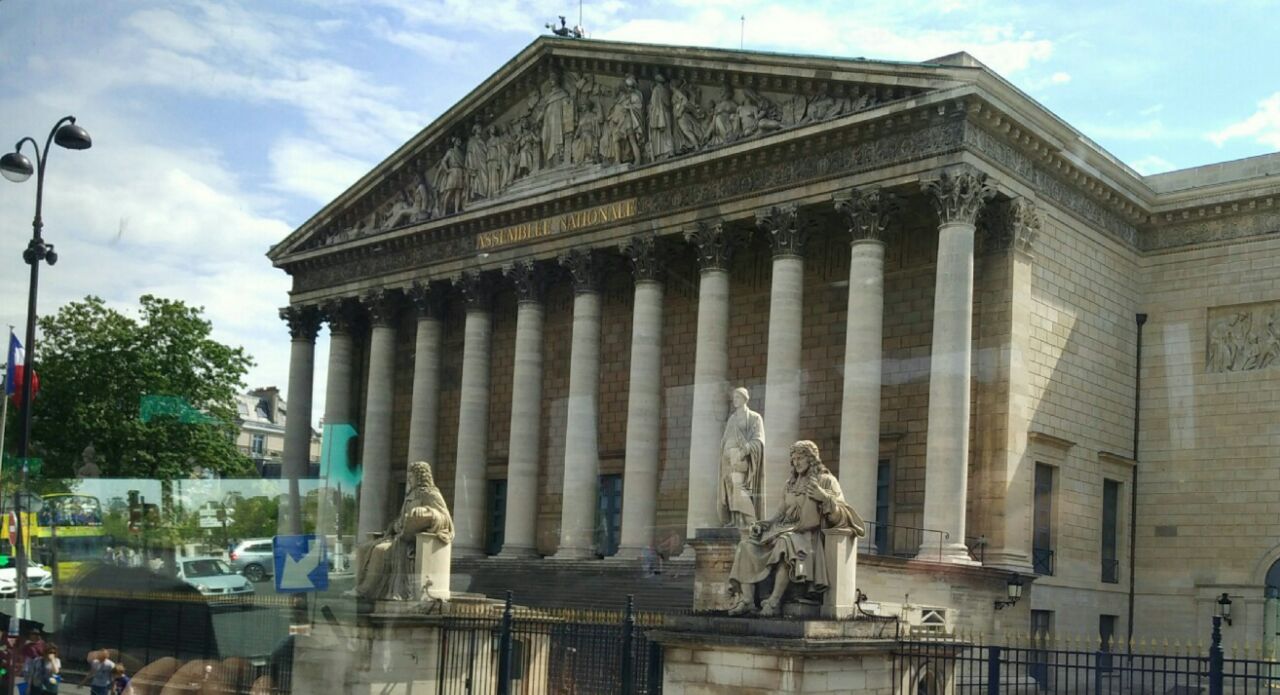 2023法国国家图书馆游玩攻略,这是一个非常现代化的一个图.