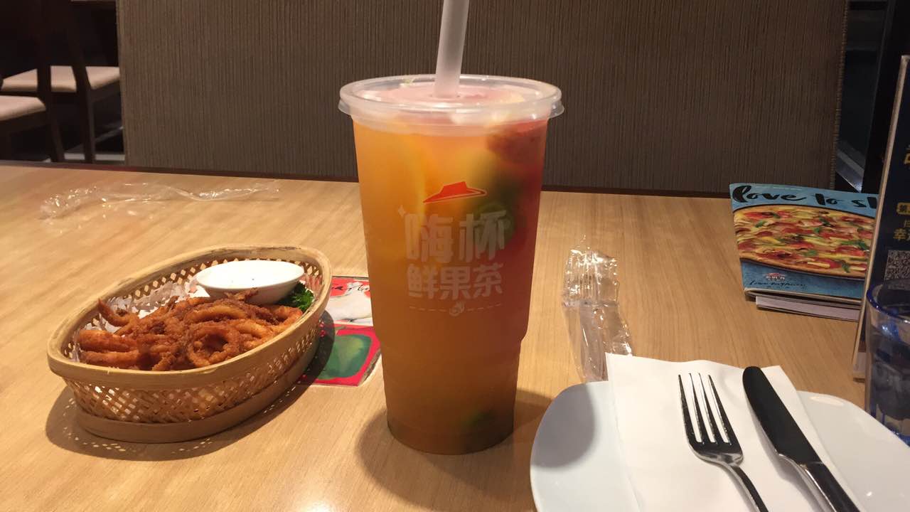 才19块,外面15块的果茶也就是果汁而已,必胜客的果茶里面很多水果.