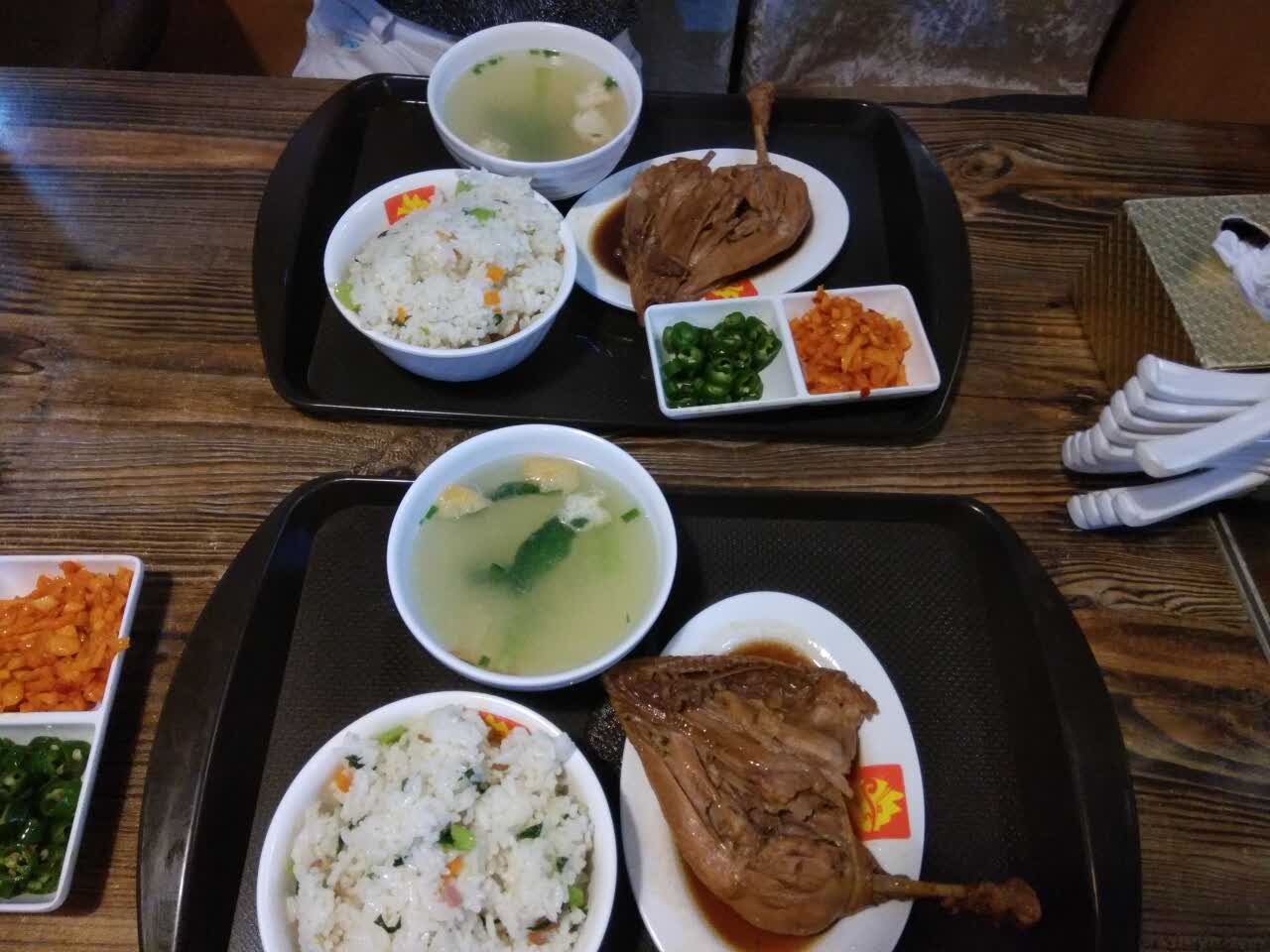 鹹肉菜飯骨頭湯(蘭德中心店)