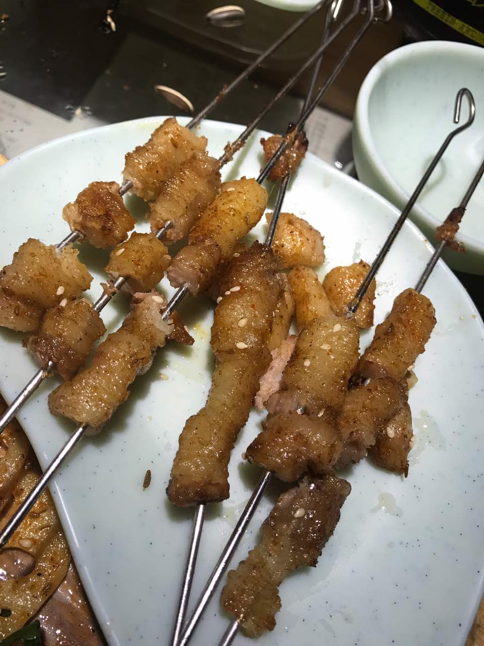 我点的是牛肉串,肥牛串,点的不是肥肉串啊!