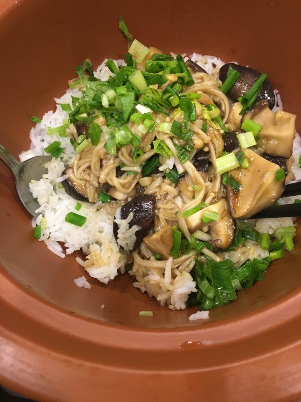 2021其灵紫砂煲仔饭美食餐厅,味道不错,就是有点贵,中午.