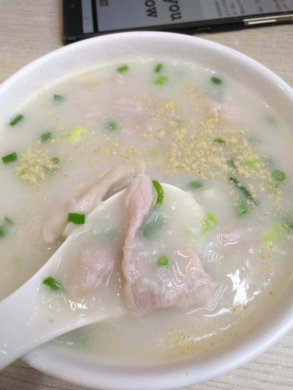 粥底绵绵,鱼片肉片 牛肉粥,两碗混合变成鸳鸯肉粥,哈哈哈2017-07-02