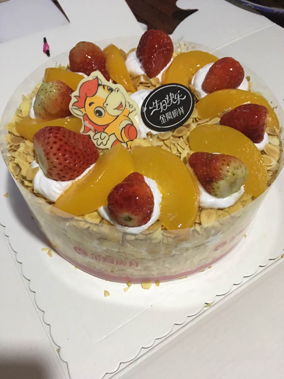 第一次在金凤成祥买生日蛋糕,可以选择的样式多,棒棒哒!