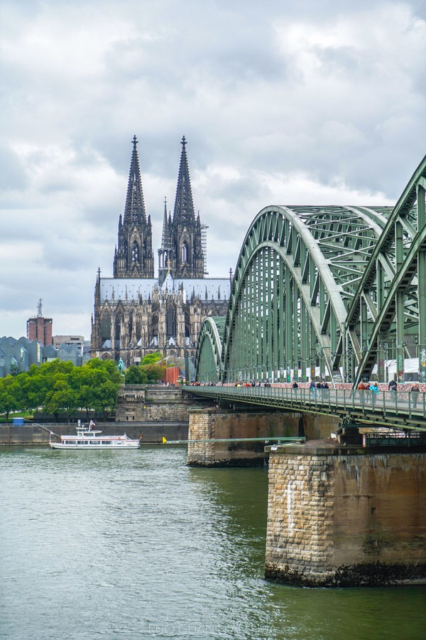 历史悠久的桥非常壮观