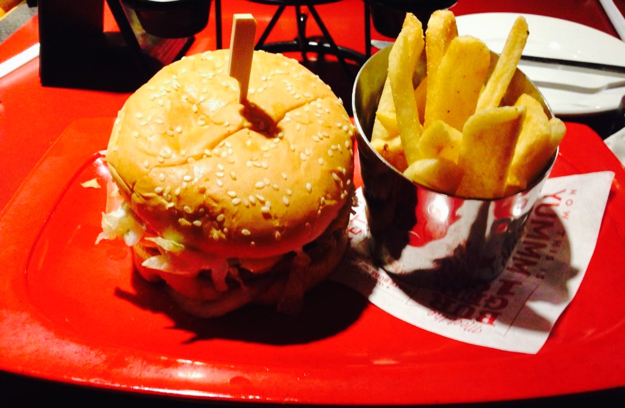 red robin gourmet burgers 直线距离1.5km