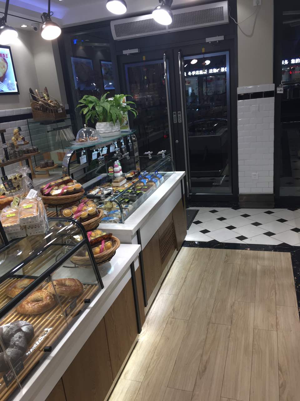 【携程美食林】天津拇指王蛋糕店(文昌街店)餐馆,环境不错,味道也不错
