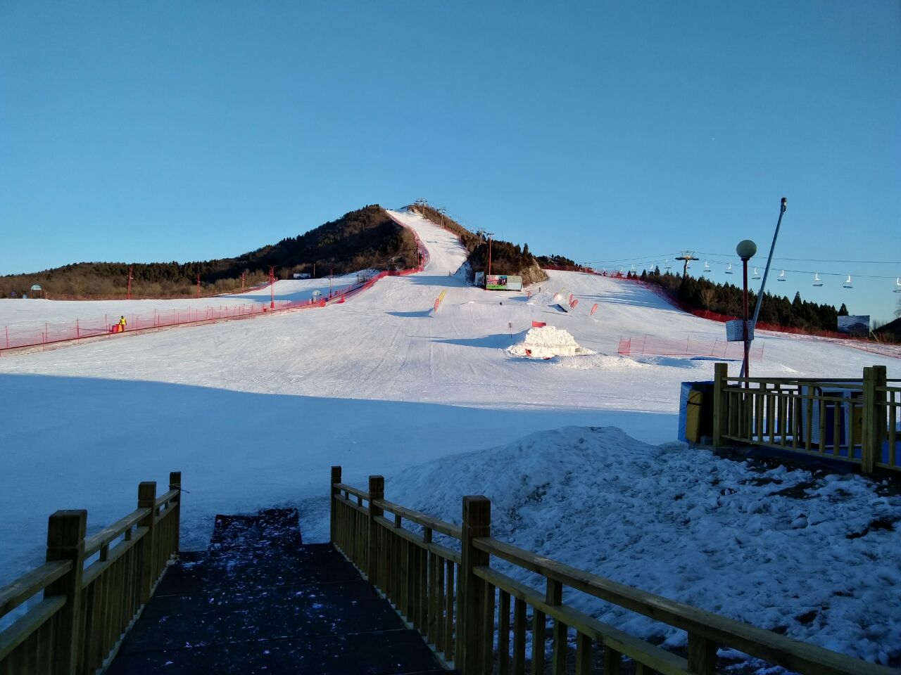 【携程攻略】顺义区莲花山滑雪场景点,莲花山滑雪场位于顺义区张镇,从