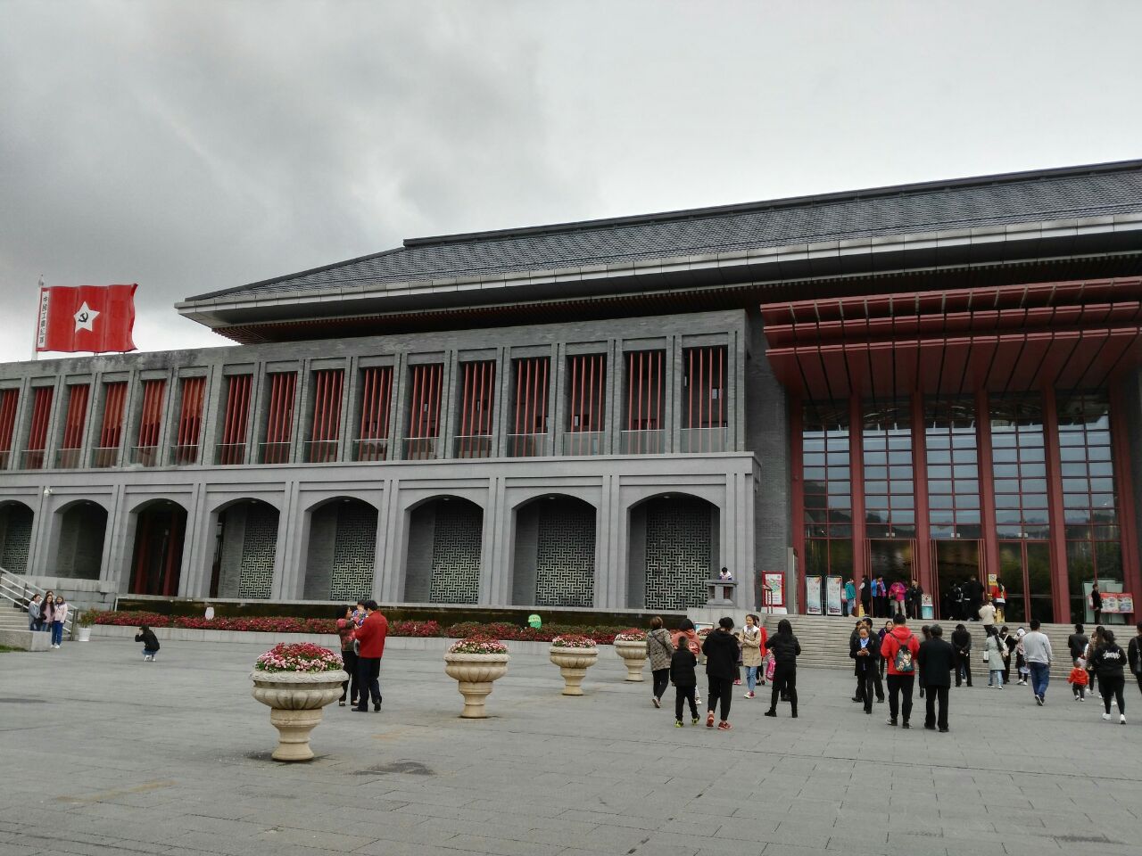 来遵义旅游,这个算是最出名的地标了,所以带着老人和孩子一定来看看