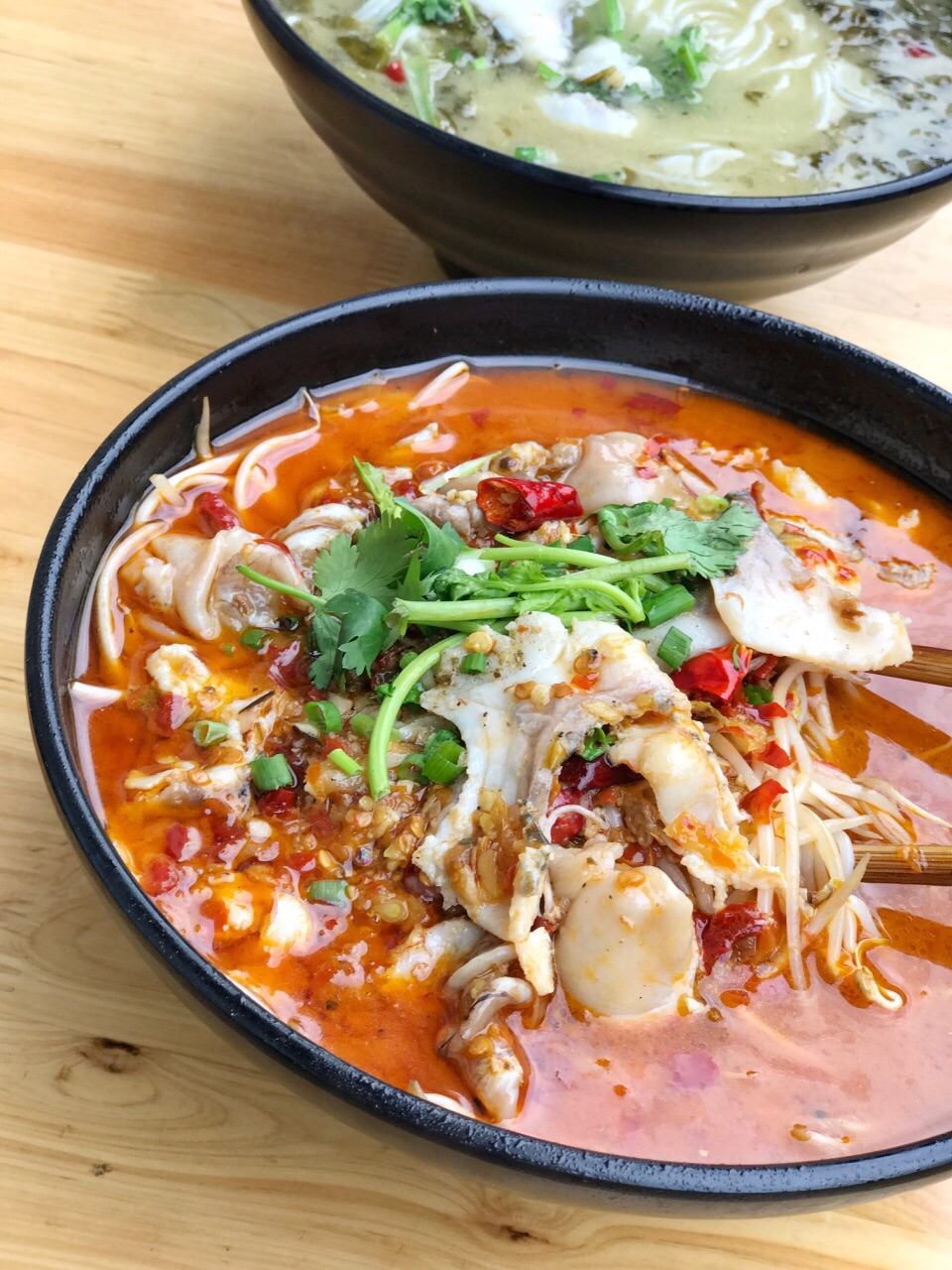 【酸菜鱼米线】15元 作为经典搭配的的酸菜鱼,必须要尝尝.