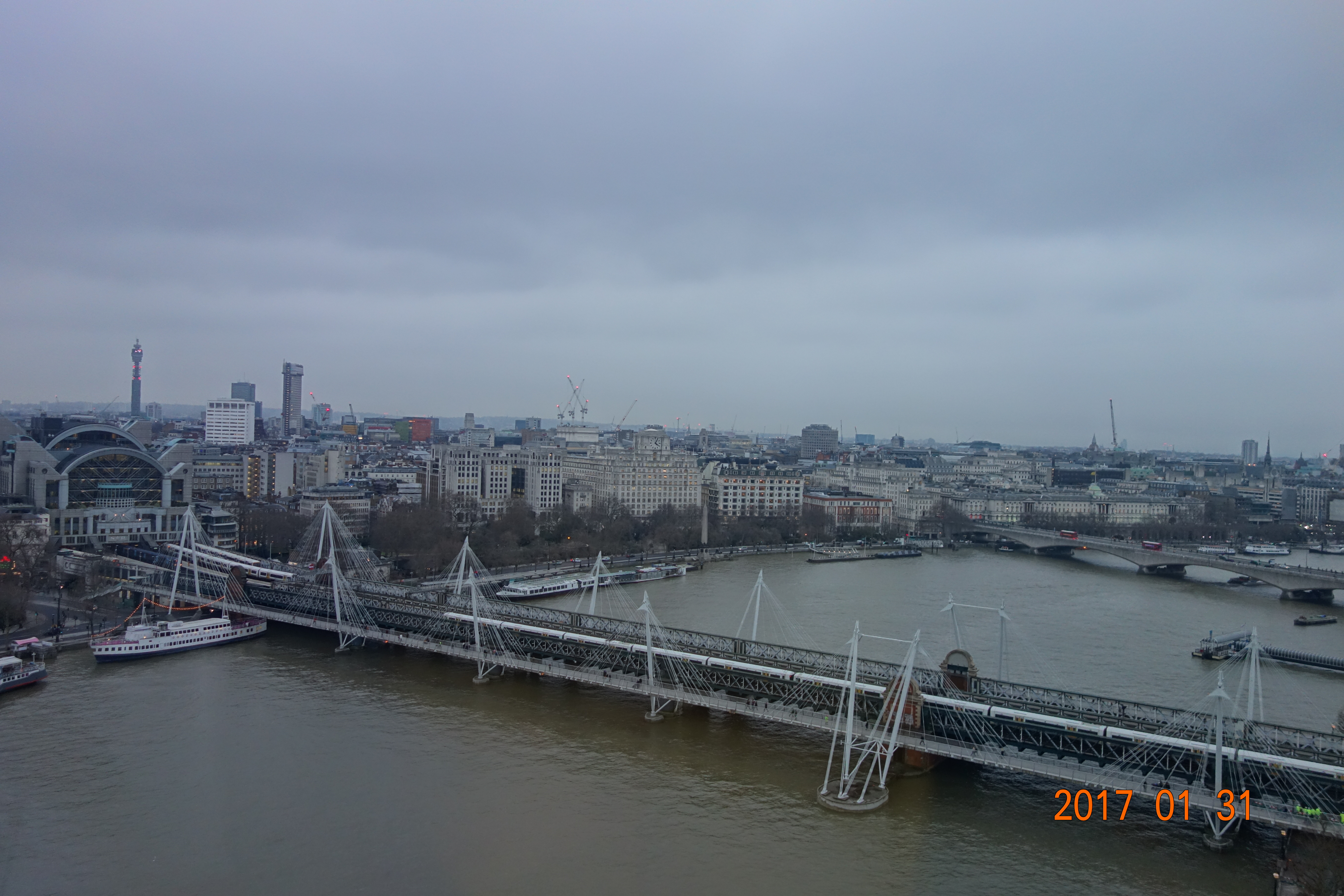 黑眼豆豆伦敦大桥图片