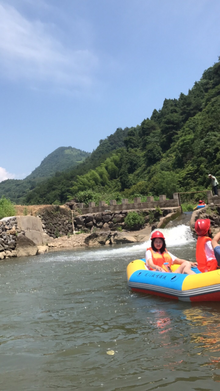千岛湖龙门峡谷漂流