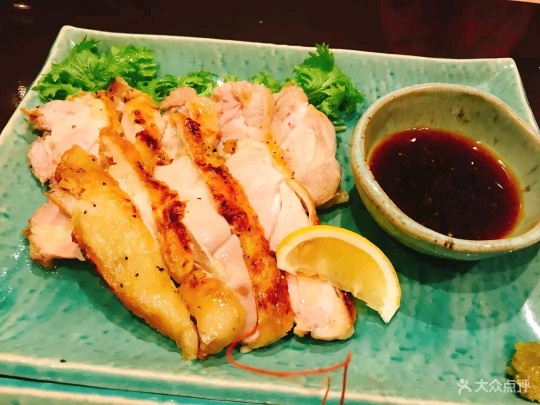 鲸鱼肉,烤和牛,还有生鱼片那是国内永远吃不到的,最牛逼的是生蚝!