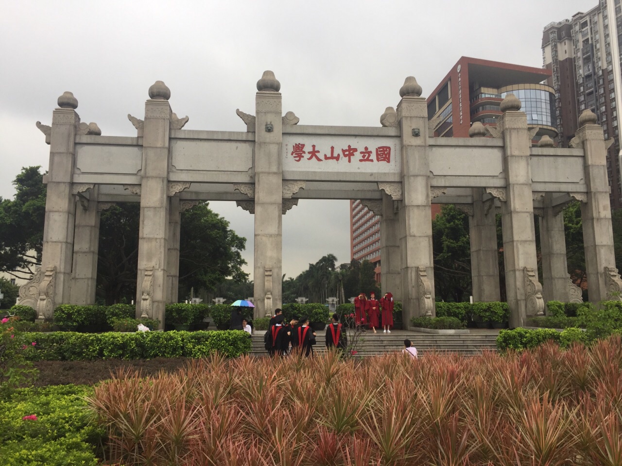 珠江边上的中山大学特别有味道,值得一去.