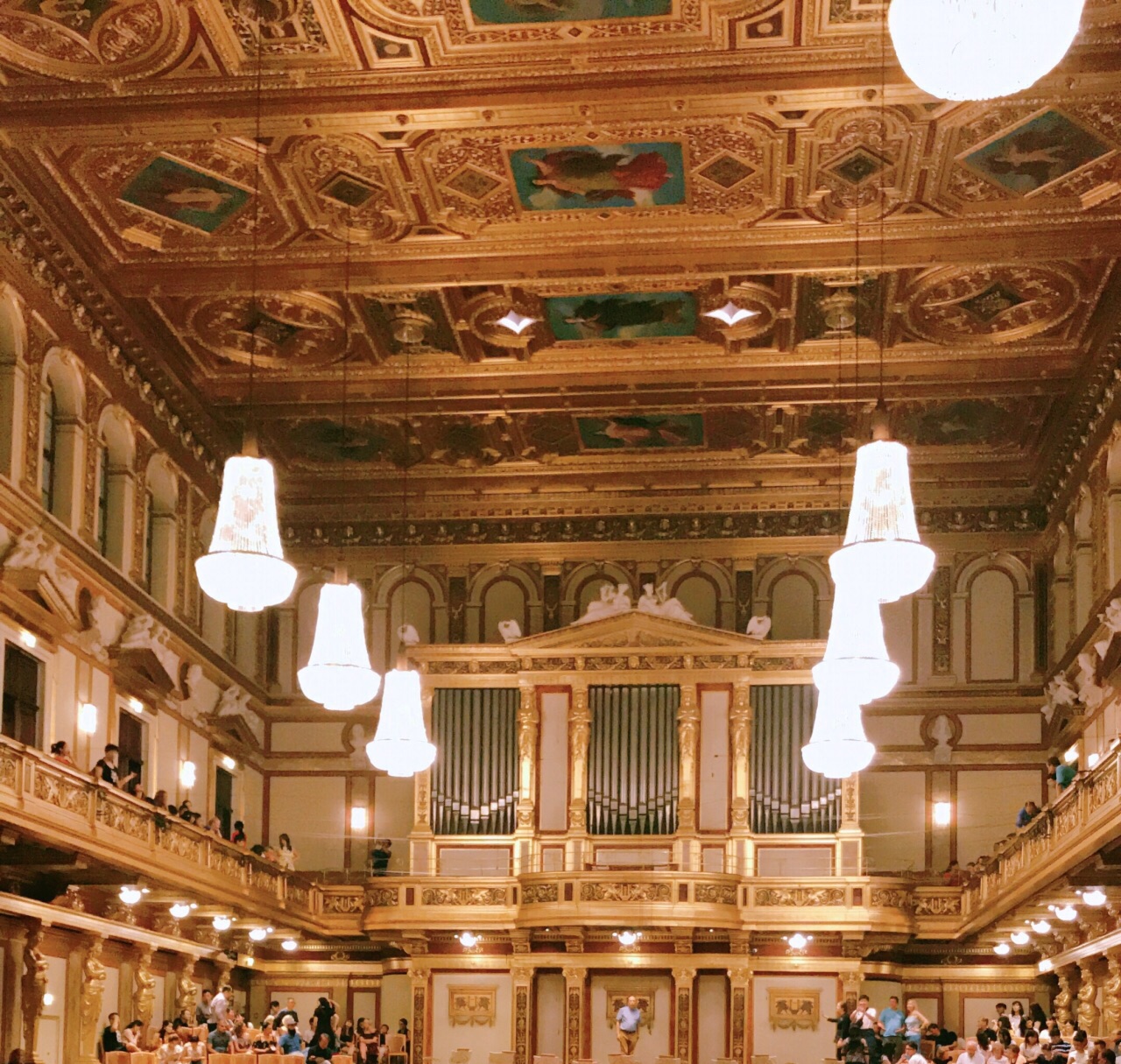 【携程攻略】维也纳维也纳音乐协会景点,特意去听了一场音乐会，莫扎特交响乐团，乐手都穿莫扎特的衣服，戴假…