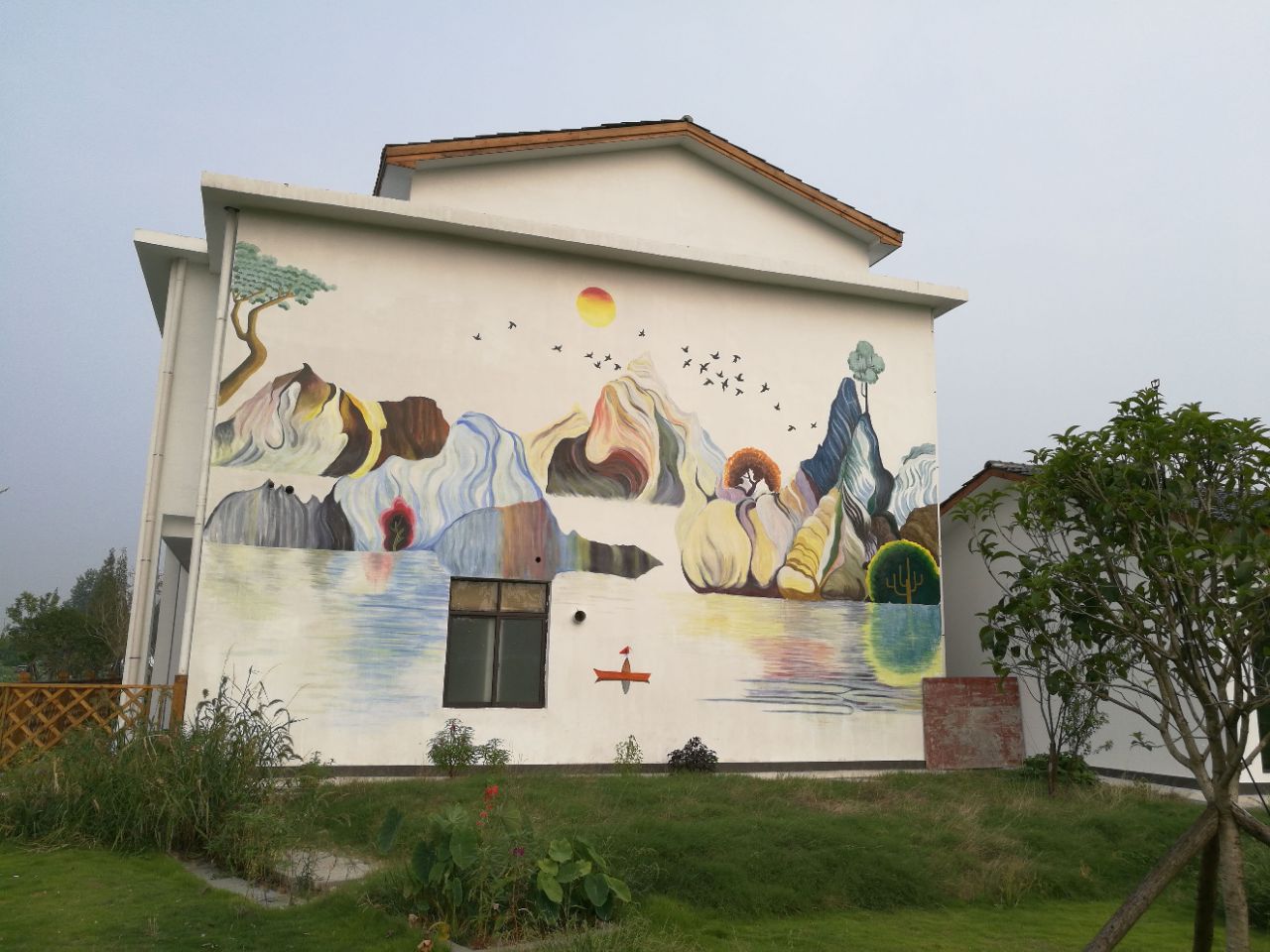 100位艺术家用涂鸦让这个原本平平无奇的农村火了,现实版的回村的诱惑