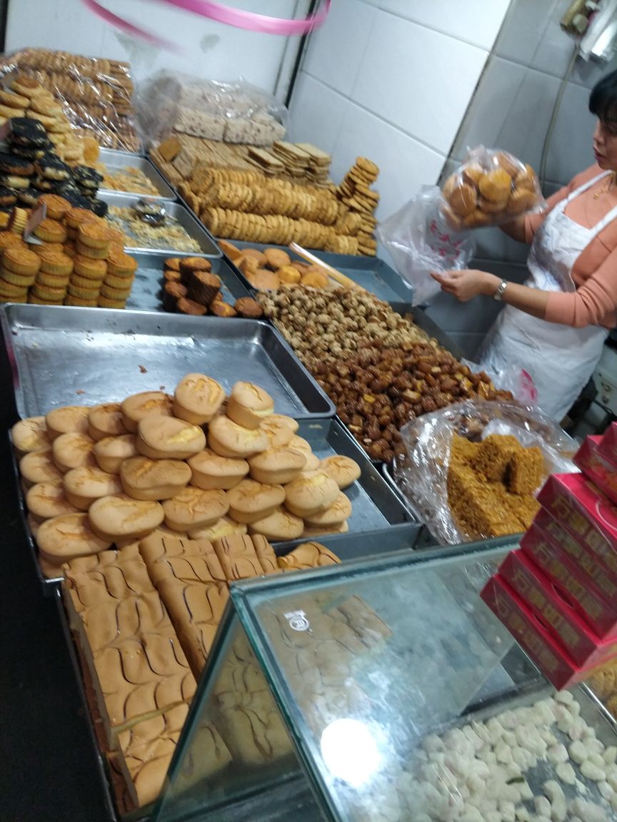 城南茶食店74位于三七八巷巷口印象中这家店有很多年了价格适中购买