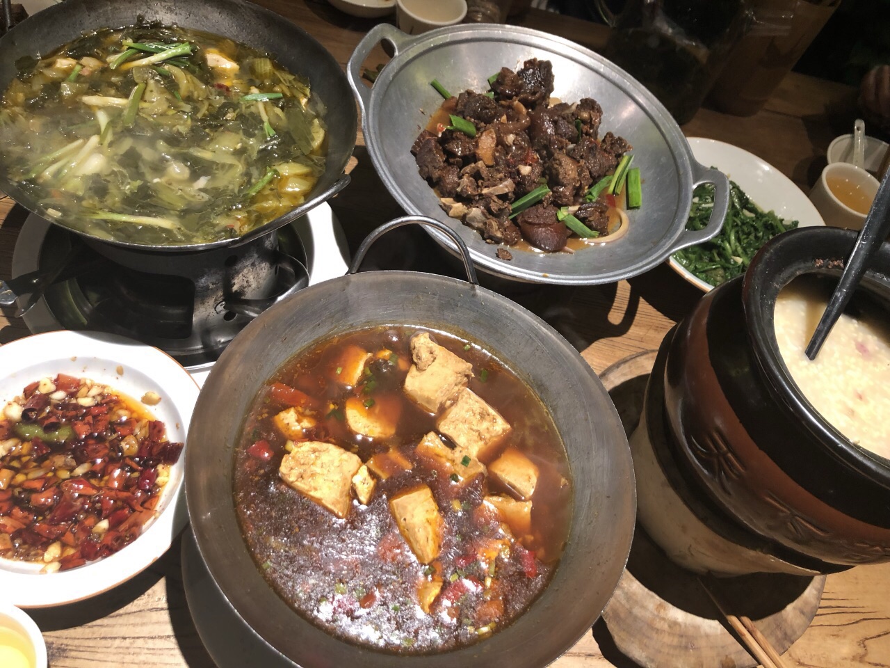 于是转到了这家老妈土菜馆