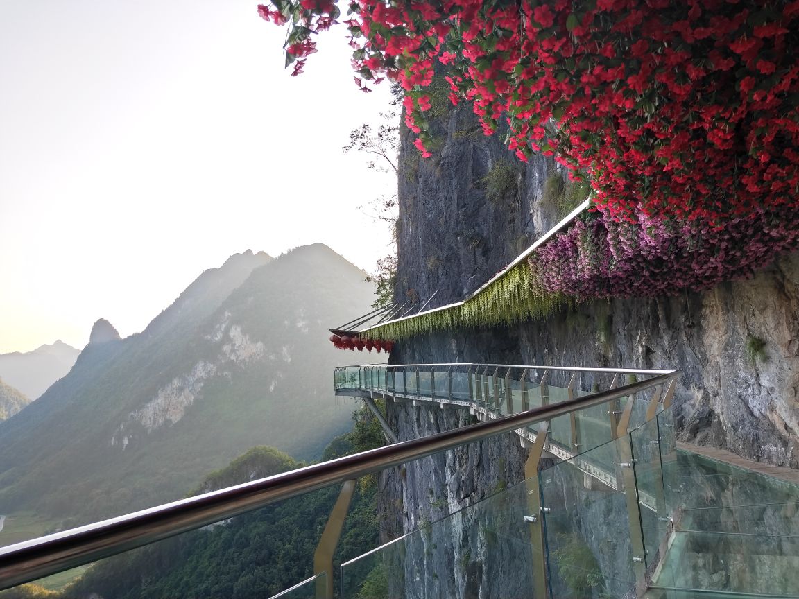 请问南丹山有没有玻璃桥啊