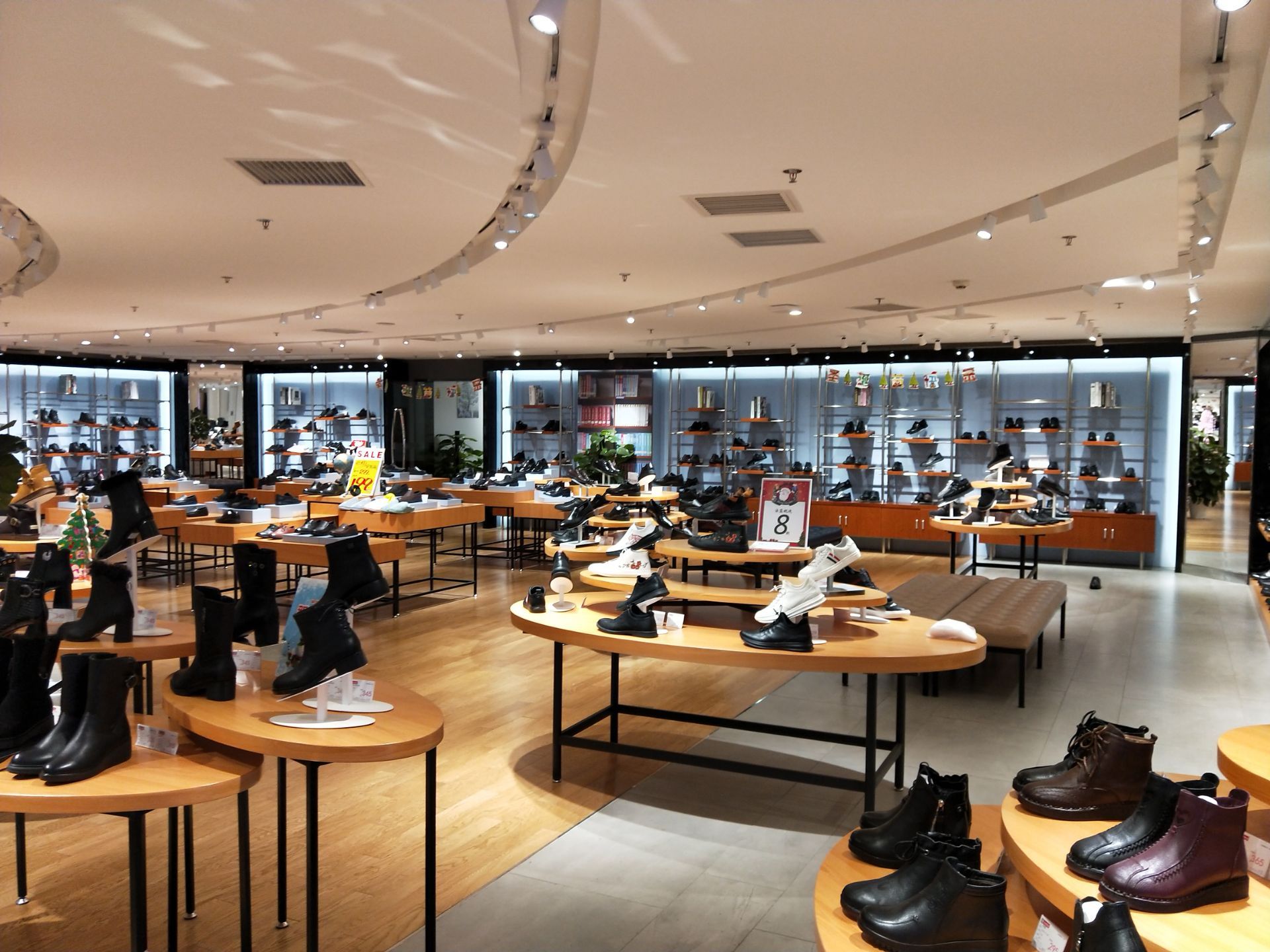 【携程攻略】北京搜秀城购物,电影主题的购物广场,就在新世界购物中心