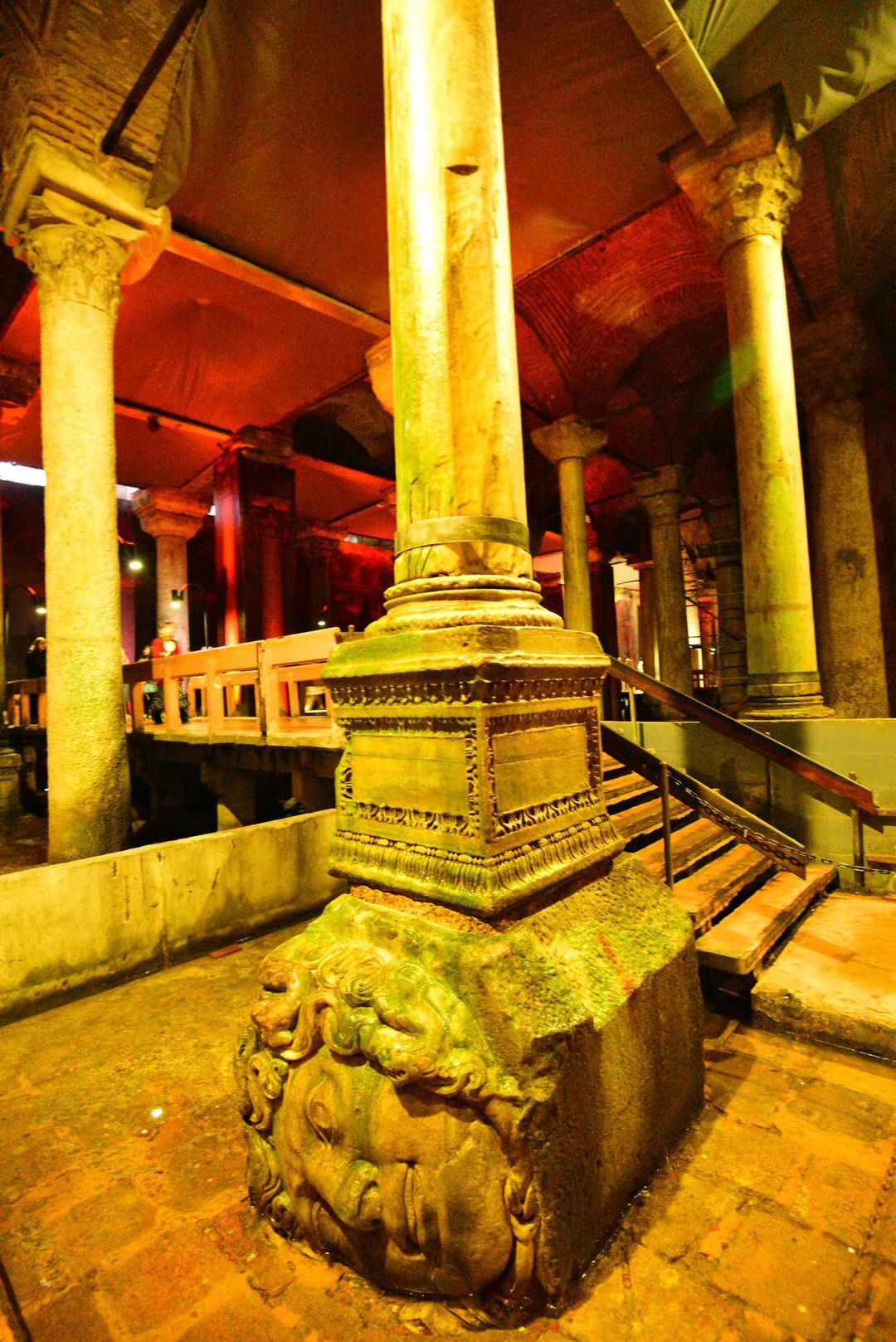 伊斯坦布尔的地下水城.