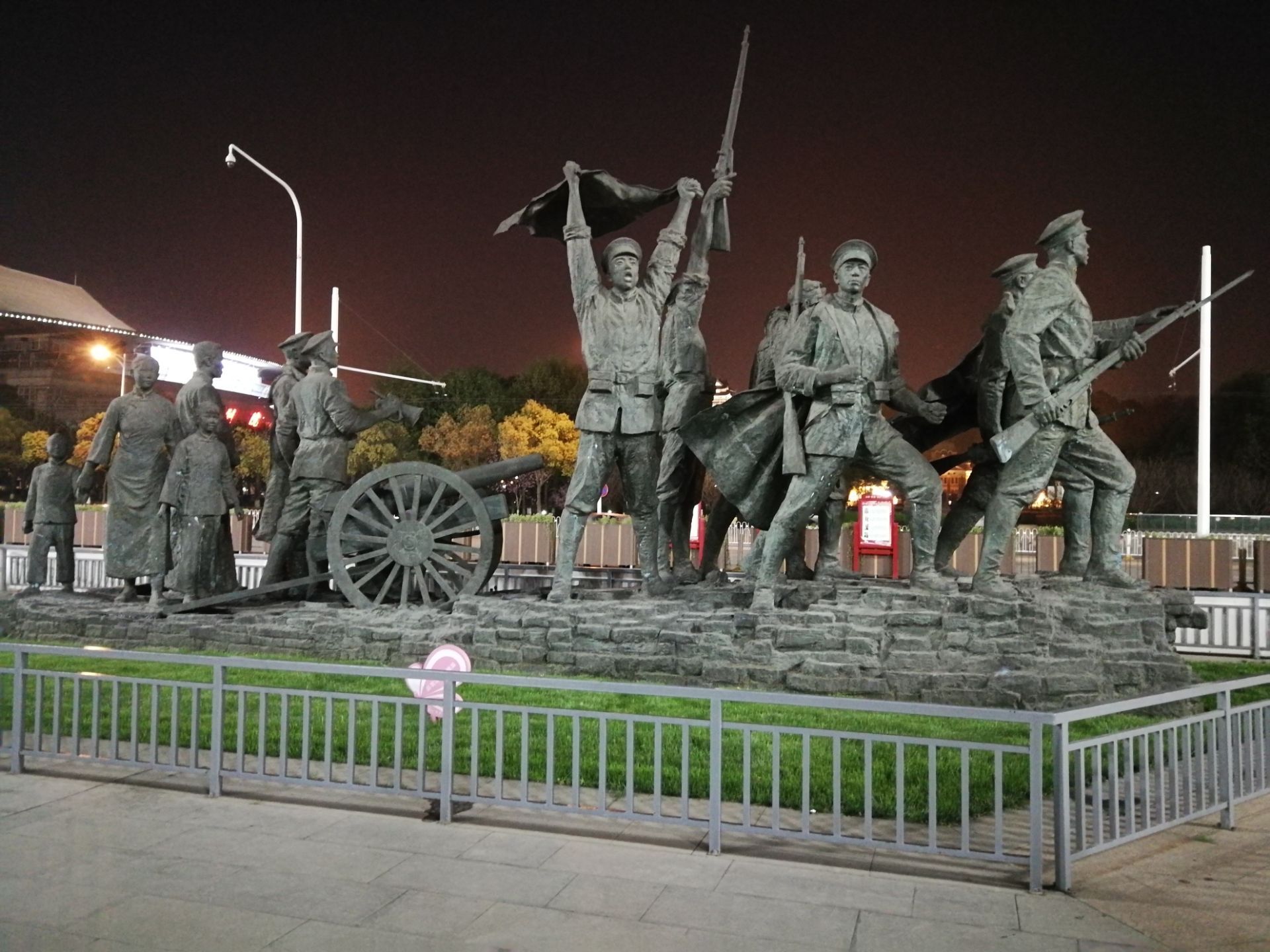 荣县辛亥革命首义纪念碑揭幕仪式 | 重庆壹名雕塑艺术有限公司