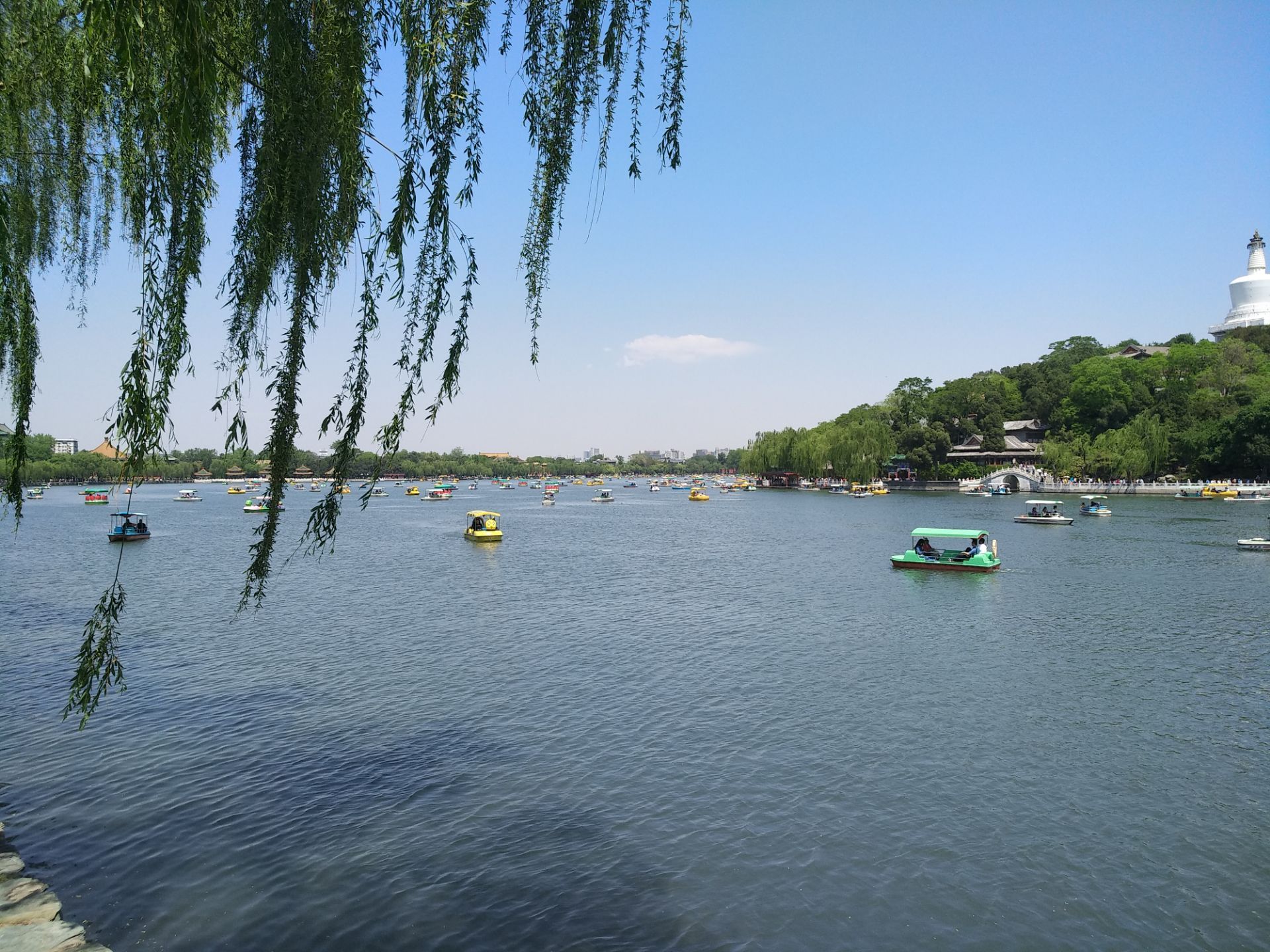 【携程攻略】北京北海公园景点,每次到北海公园 就是很想唱着 让我们荡起双桨 … 之后看着湖上面的游…