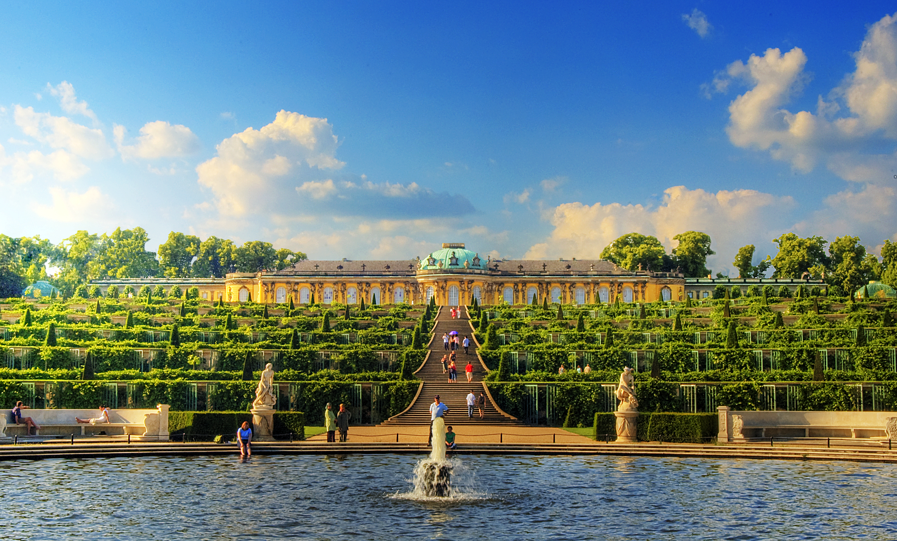 palaces and parks of potsdam and berlin 直线距离647m
