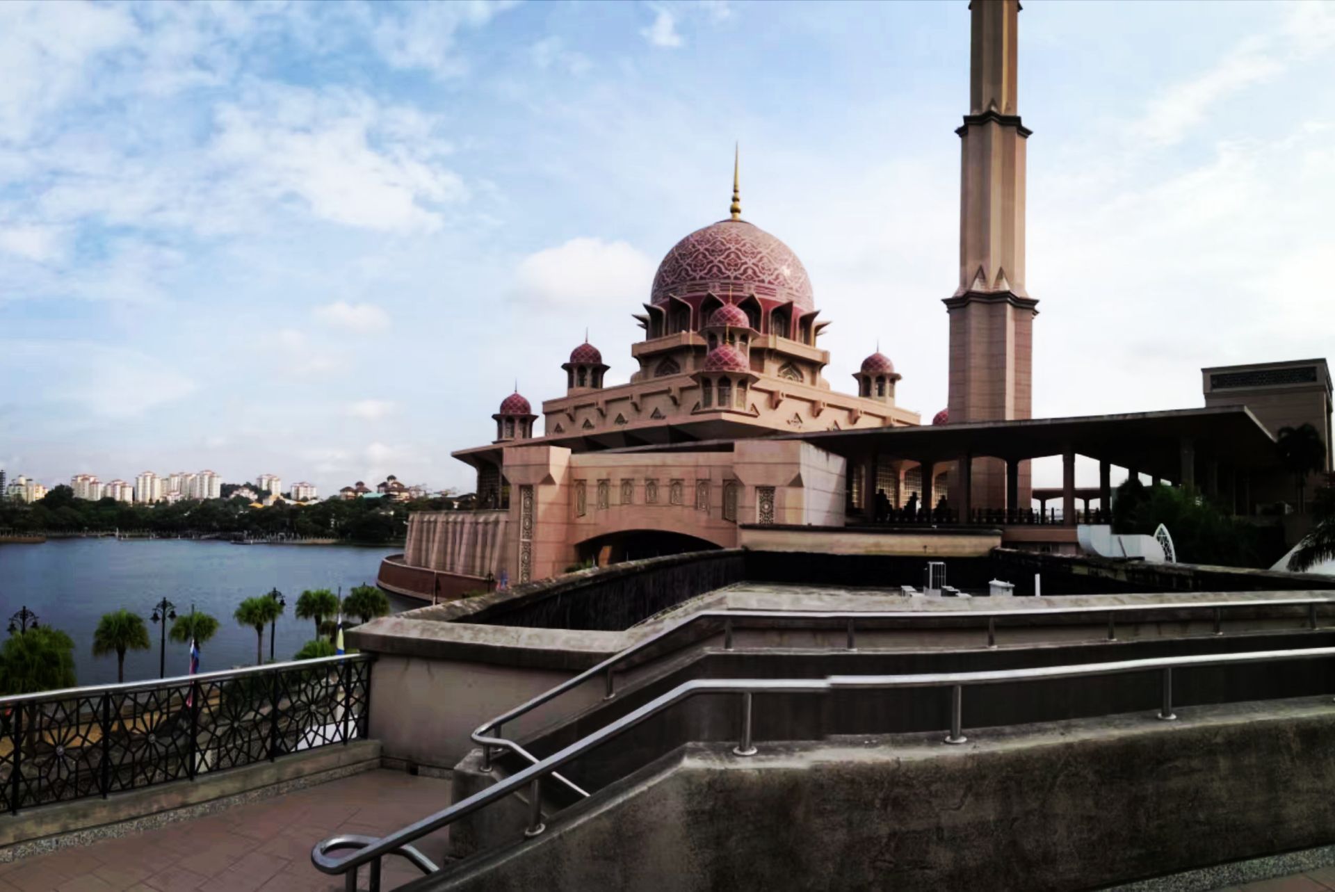 2024法萨尔王清真寺游玩攻略,所以只能在外面拍照，清真寺...【去哪儿攻略】