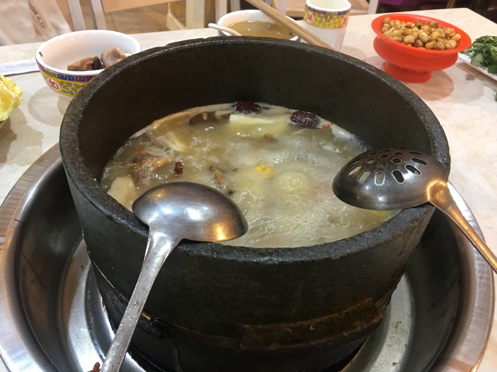 2024田村·石锅藏香鸡(布达拉宫店)美食餐厅,份量超级多,一家三口吃小份... 【去哪儿攻略】