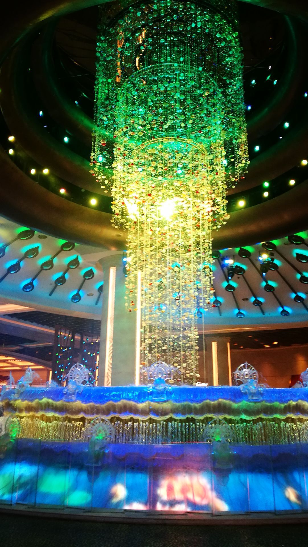 2021银河酒店钻石大厅游玩攻略,有好多购物和吃饭的地方,只.