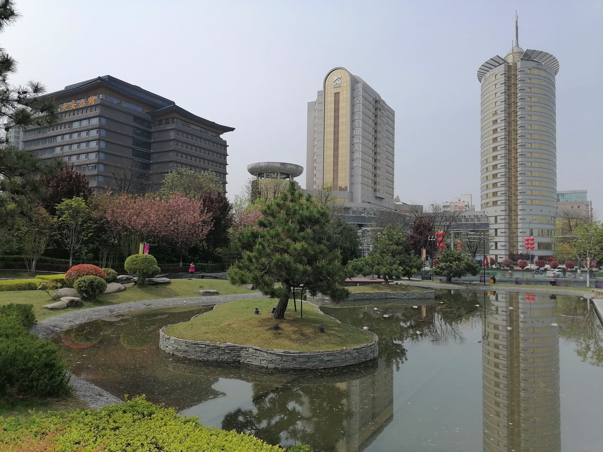 【携程攻略】西安松园景点,这是一座免费开放的市民公园,位于西安古城