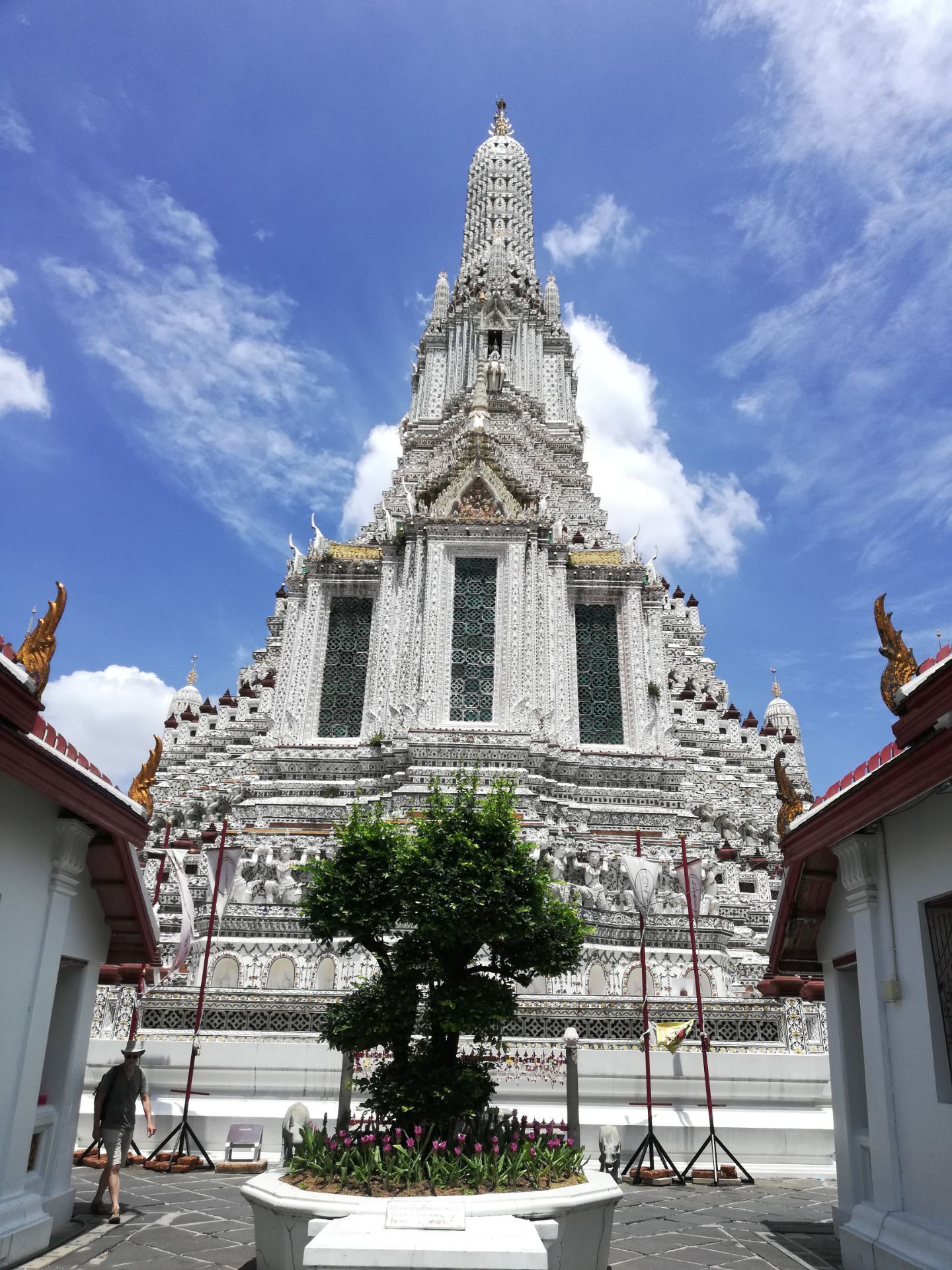 【携程攻略】曼谷郑王庙景点,我们坐摆渡船从卧佛寺来到郑王庙,门票很