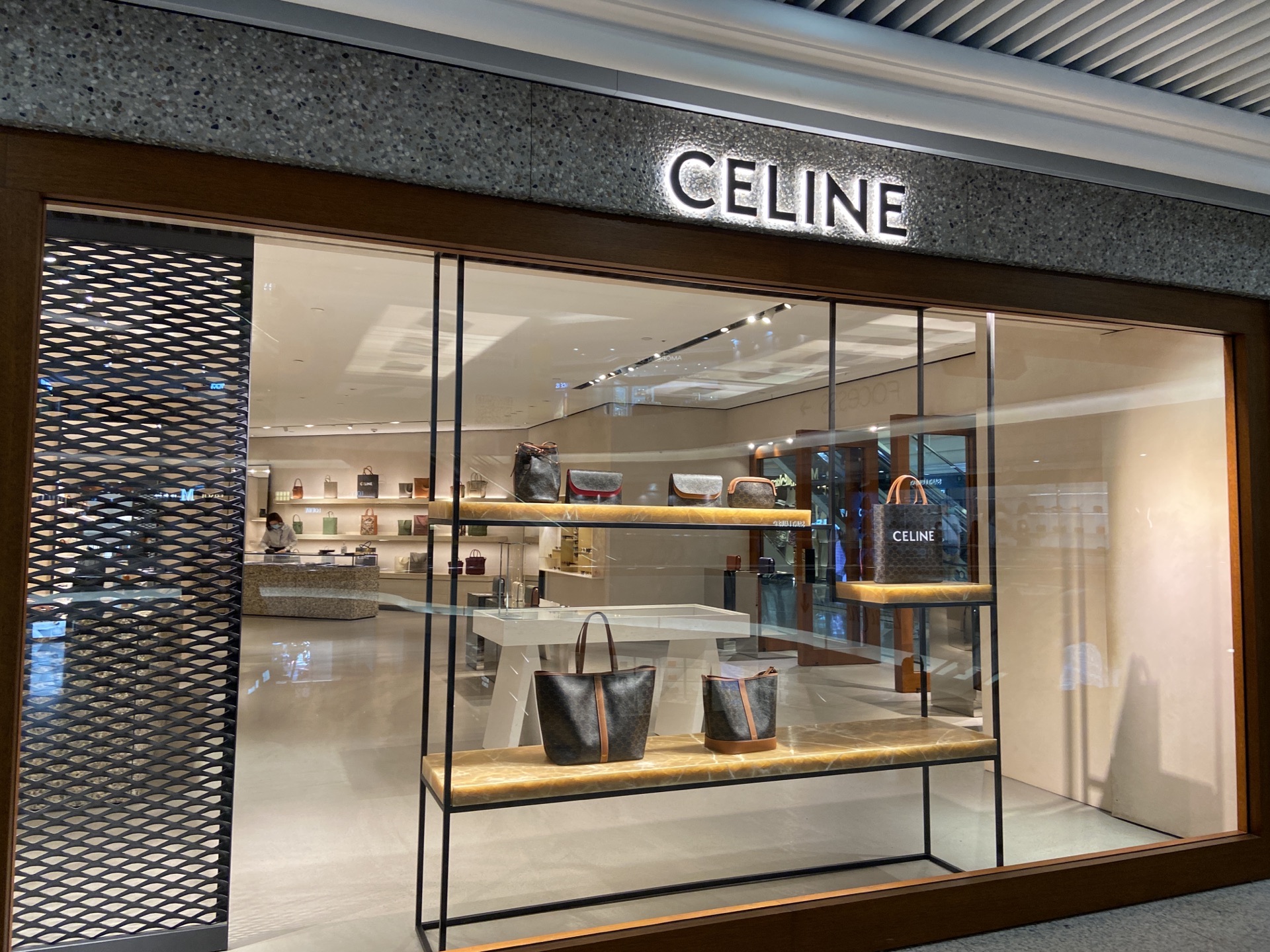 【携程攻略】香港赛琳(崇光百货店)购物,celine的triomphe系列的帆布