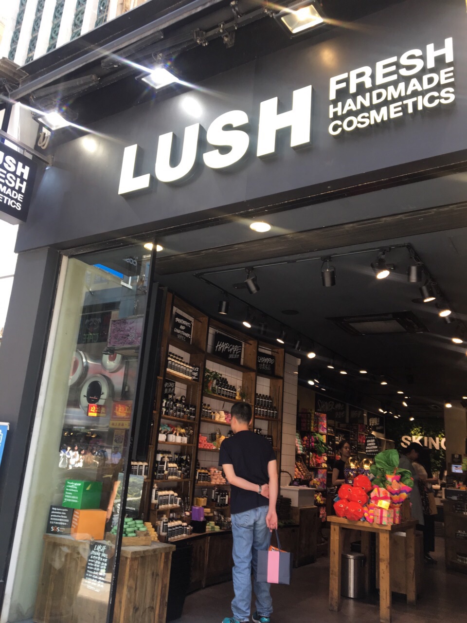 lush(尖沙咀加连威老道门市)