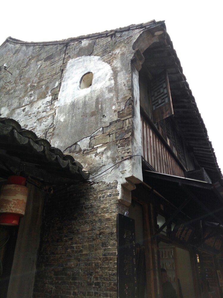 【携程攻略】上海龙华古镇景点,龙华古镇原汁原味,连地上的石板都是