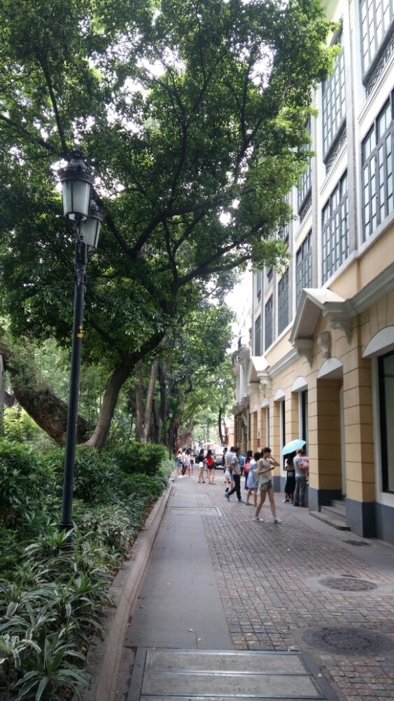 【携程攻略】广州沙面景点,坐地铁到黄沙站,从天桥过去就是沙面了.