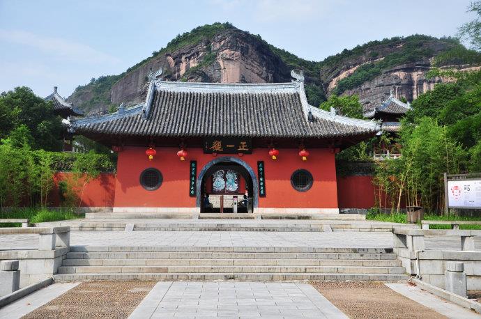 正一观是龙虎山的重要景点,是正一道祖庭的象征.值得一看.