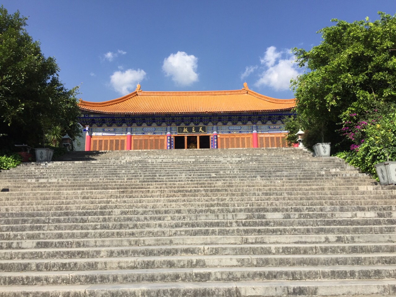 【携程攻略】大理大雄宝殿景点,漂亮壮观!非常庄严肃穆的佛教寺院!