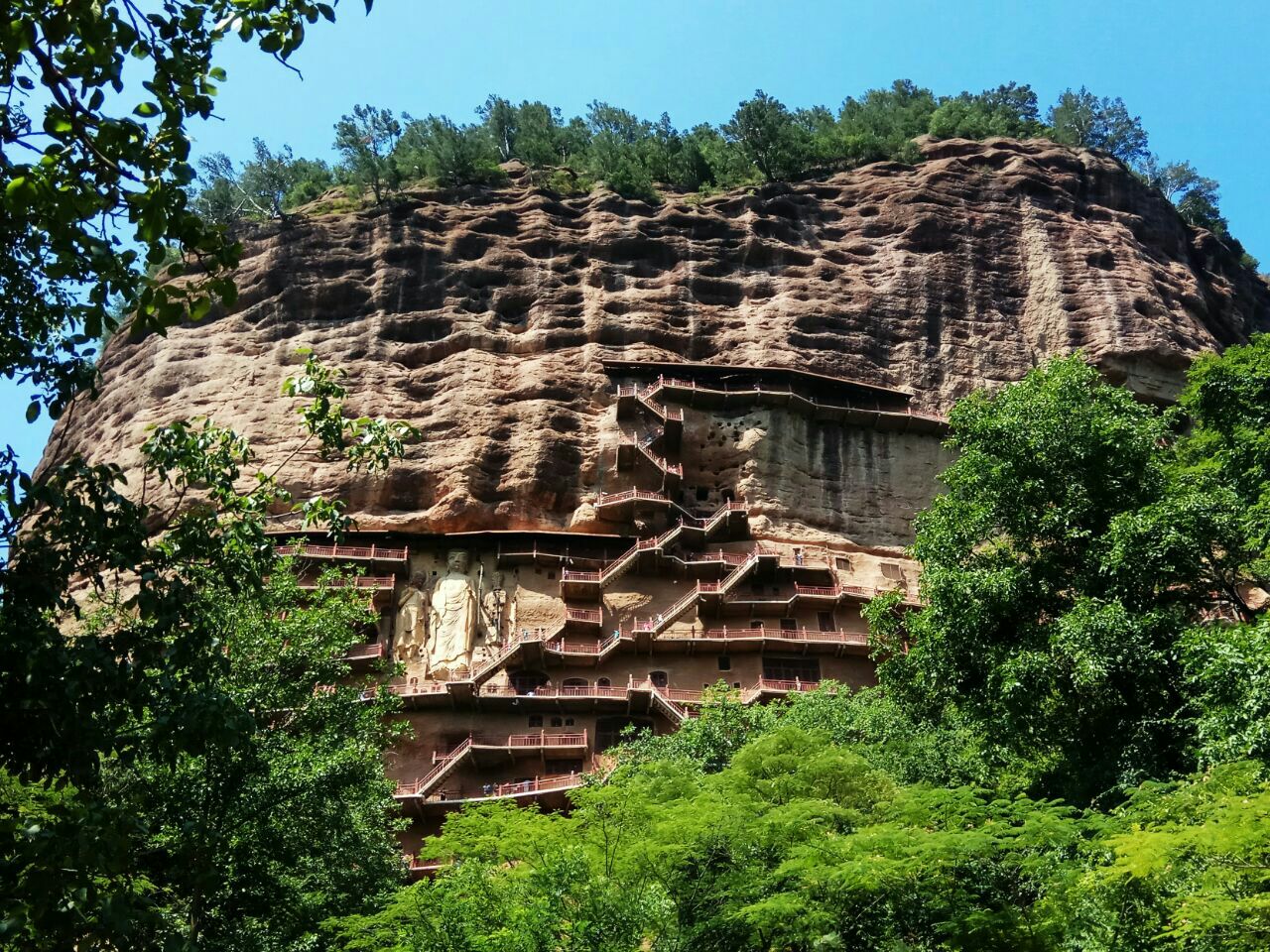 麦积山石窟是以泥塑闻名的四大石窟之一