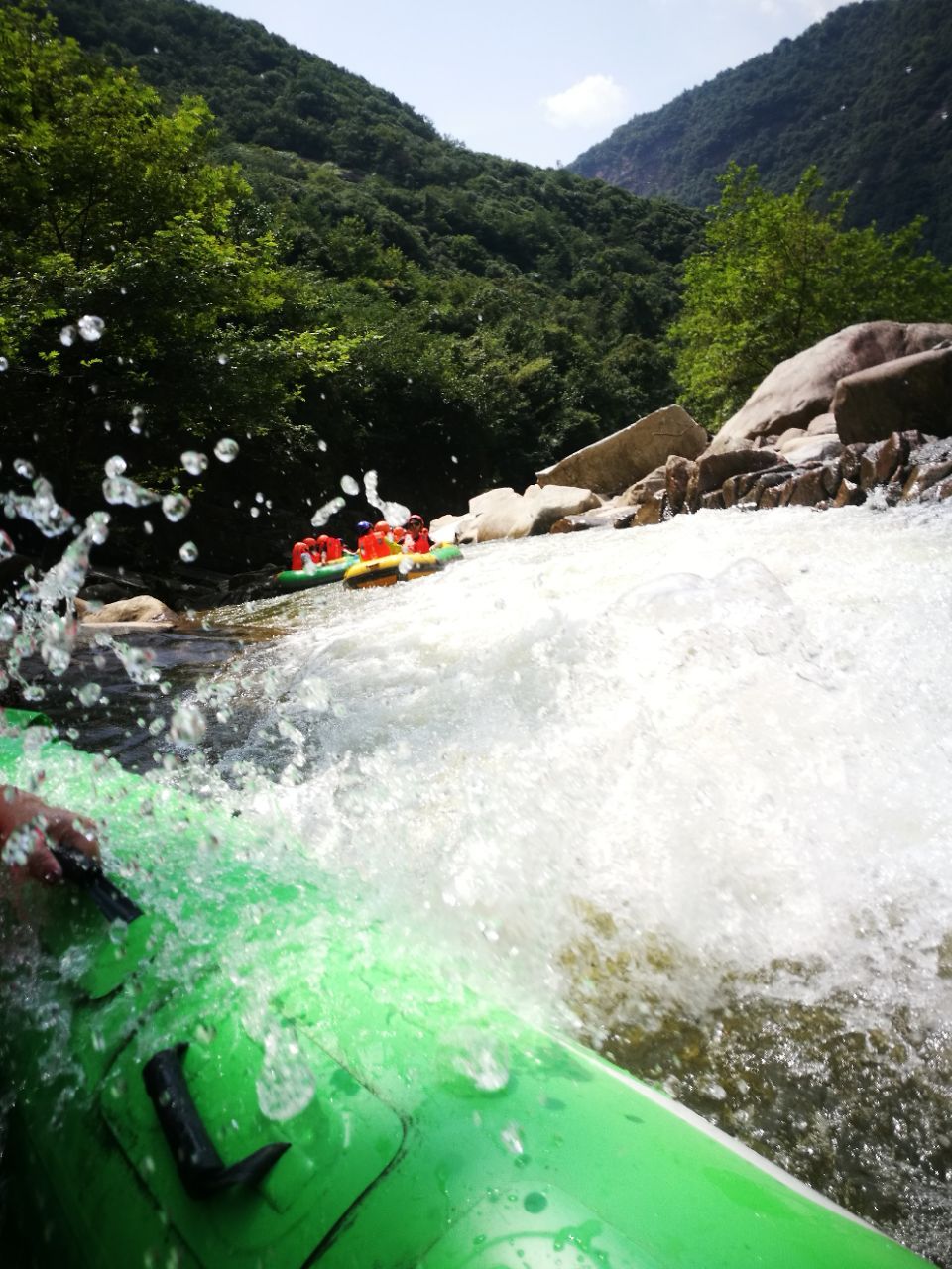 【携程攻略】桐庐雅鲁激流探险漂流景点,雅鲁漂流不错 值得去游玩 漂
